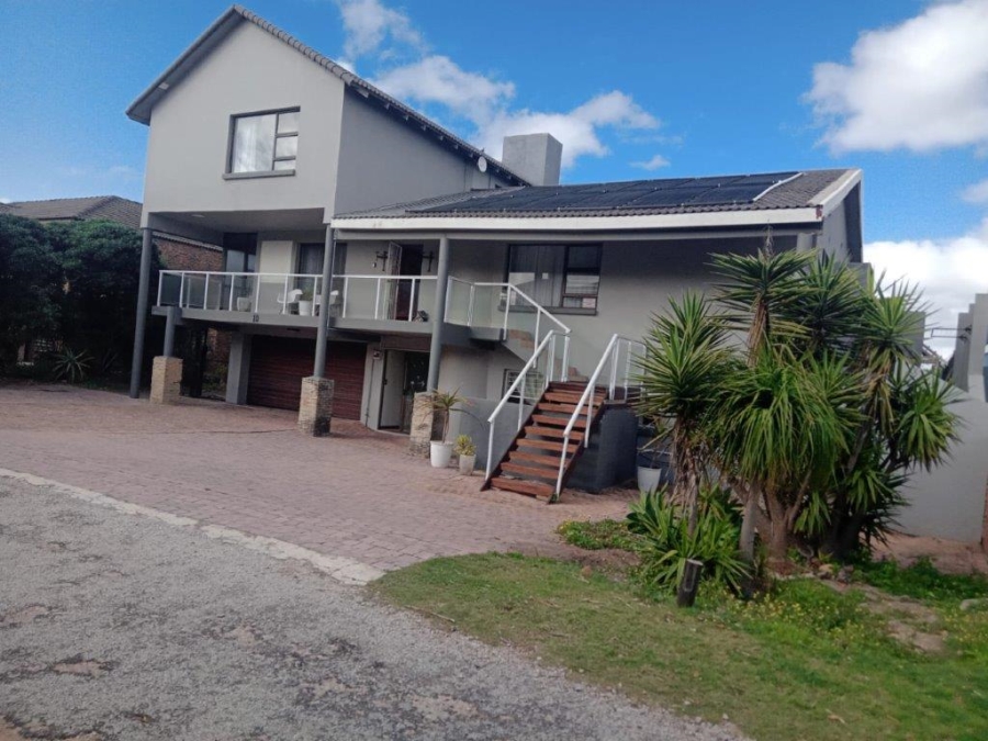 5 Bedroom Property for Sale in Paradise Beach Eastern Cape